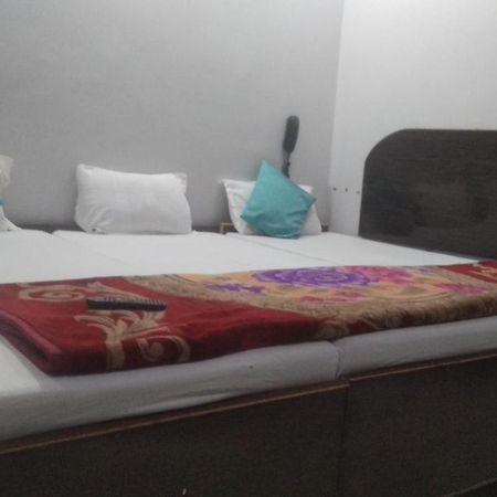 Hotel Giriraj Inn Varanasi Bagian luar foto