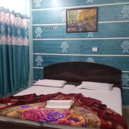Hotel Giriraj Inn Varanasi Bagian luar foto