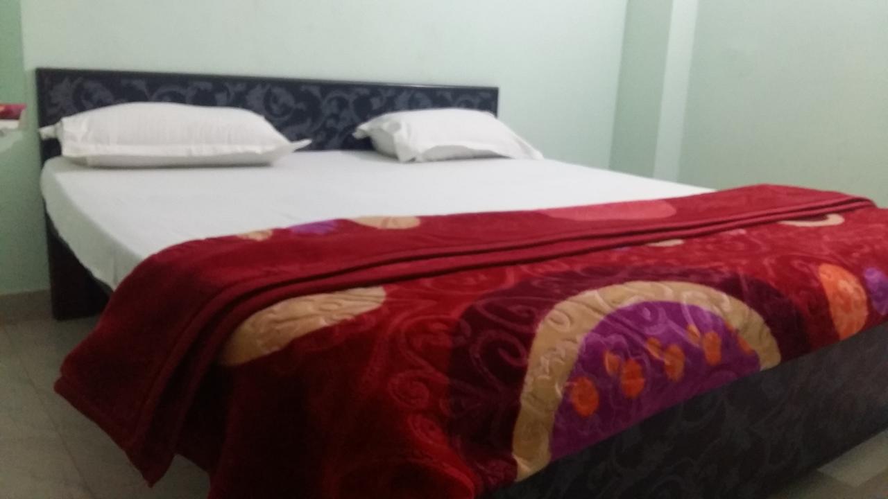 Hotel Giriraj Inn Varanasi Bagian luar foto