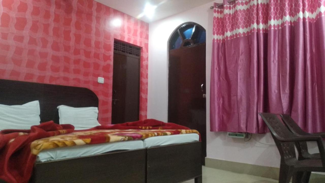 Hotel Giriraj Inn Varanasi Bagian luar foto