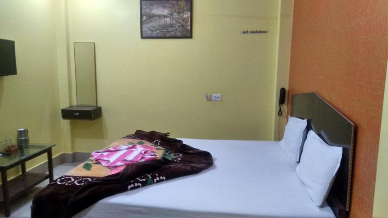 Hotel Giriraj Inn Varanasi Bagian luar foto