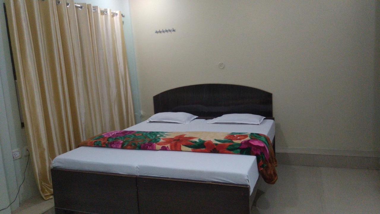 Hotel Giriraj Inn Varanasi Bagian luar foto
