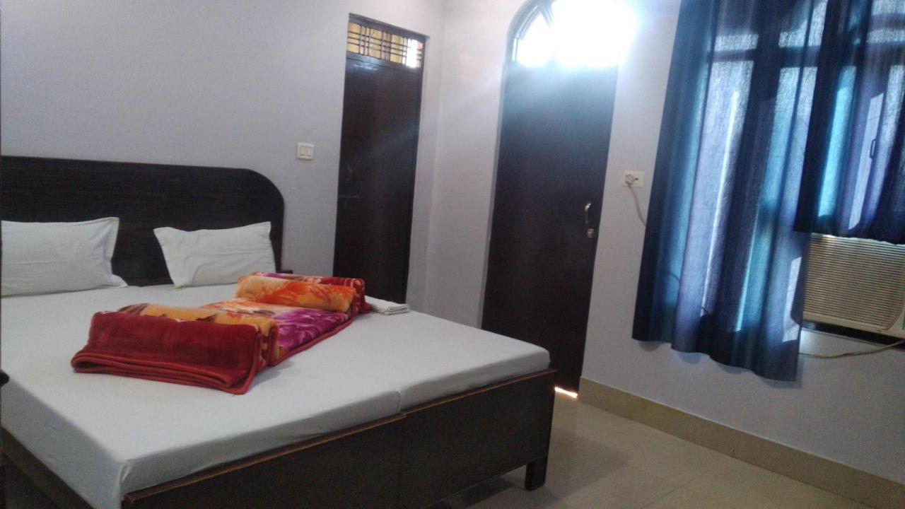 Hotel Giriraj Inn Varanasi Bagian luar foto