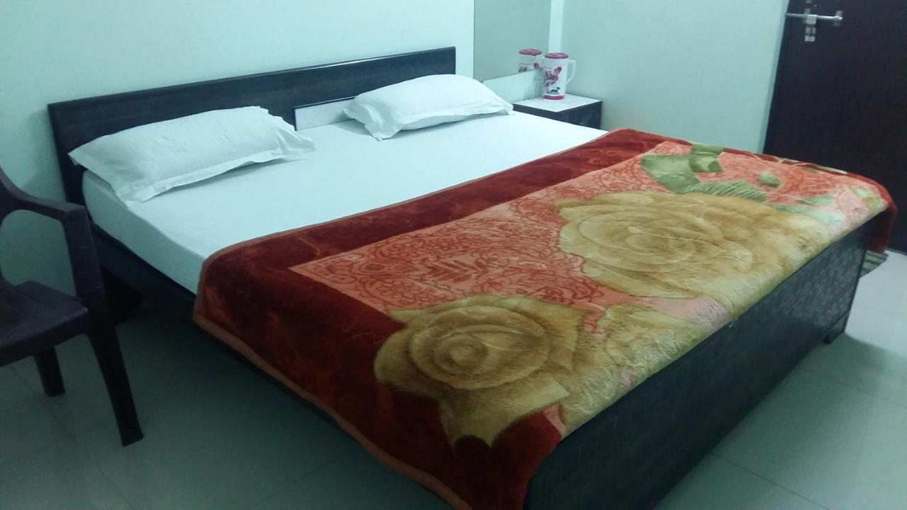 Hotel Giriraj Inn Varanasi Bagian luar foto