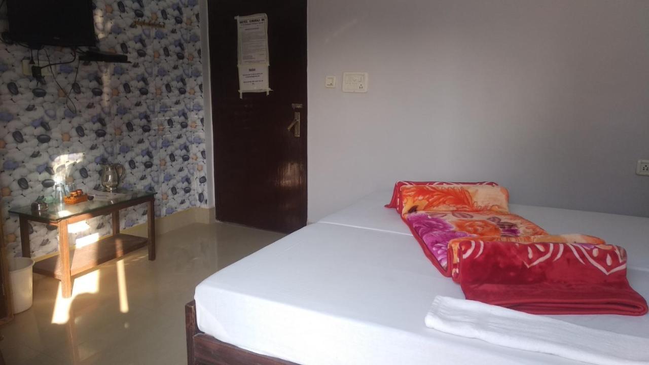 Hotel Giriraj Inn Varanasi Bagian luar foto