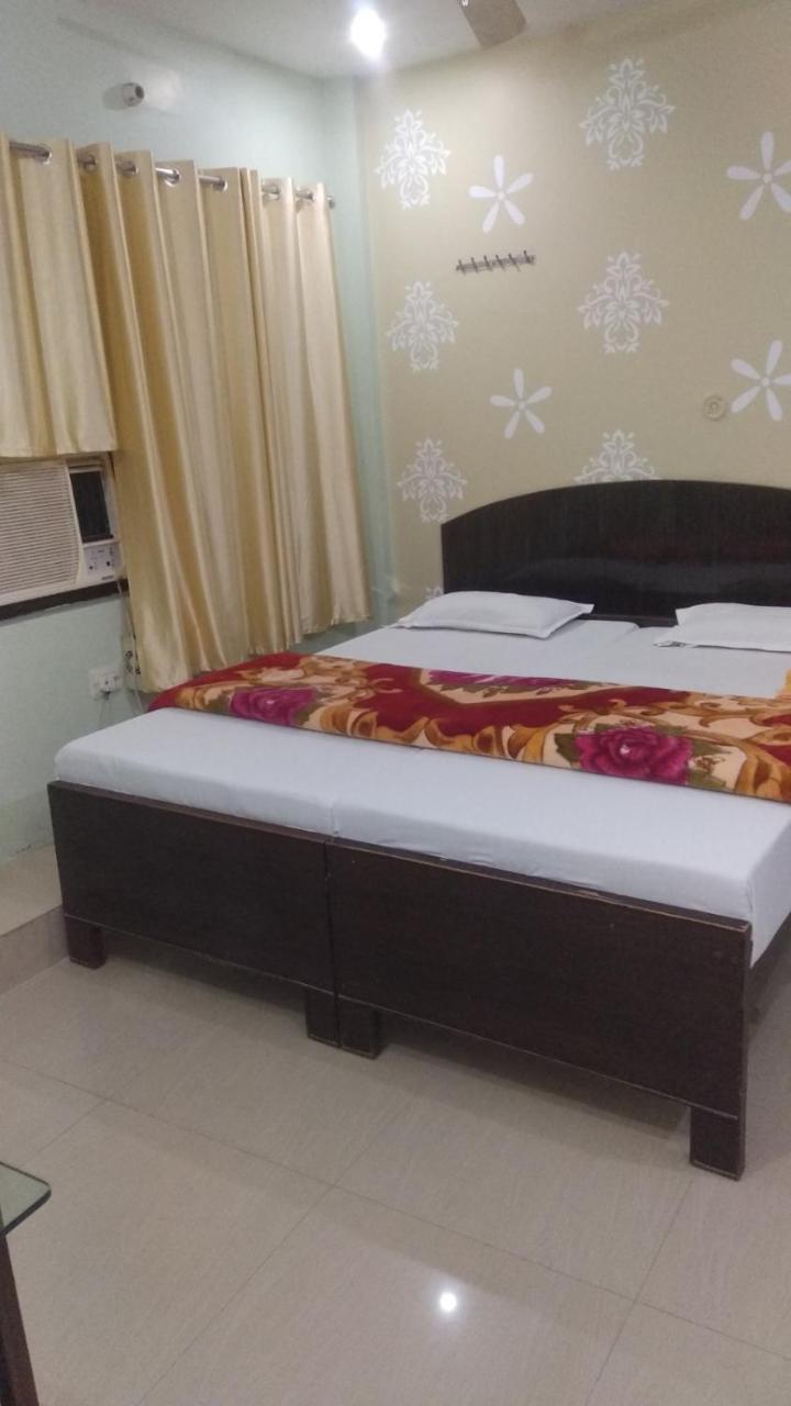 Hotel Giriraj Inn Varanasi Bagian luar foto