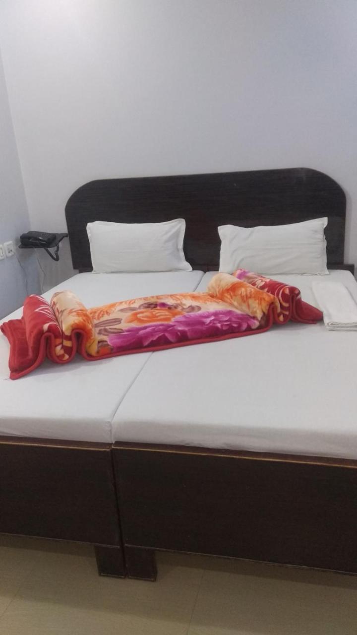Hotel Giriraj Inn Varanasi Bagian luar foto