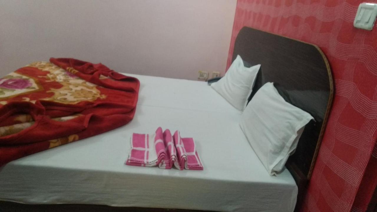Hotel Giriraj Inn Varanasi Bagian luar foto