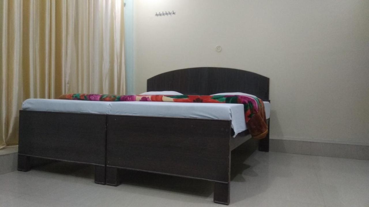 Hotel Giriraj Inn Varanasi Bagian luar foto