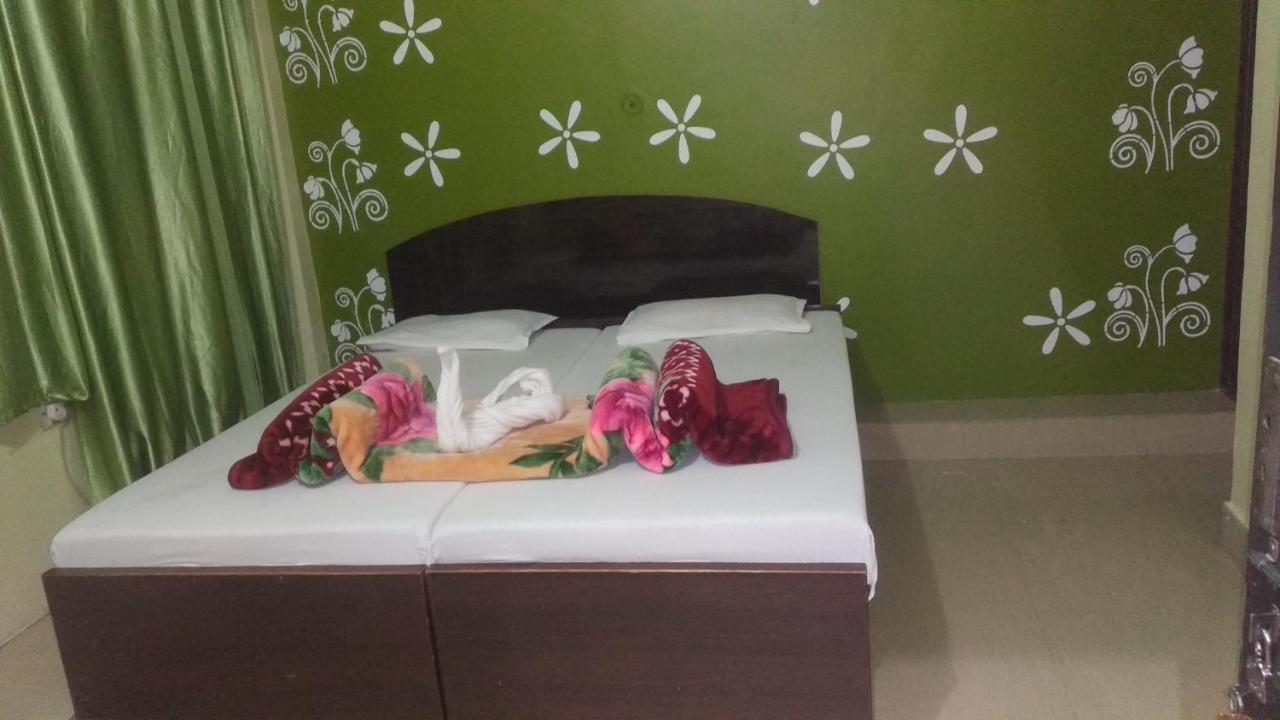 Hotel Giriraj Inn Varanasi Bagian luar foto